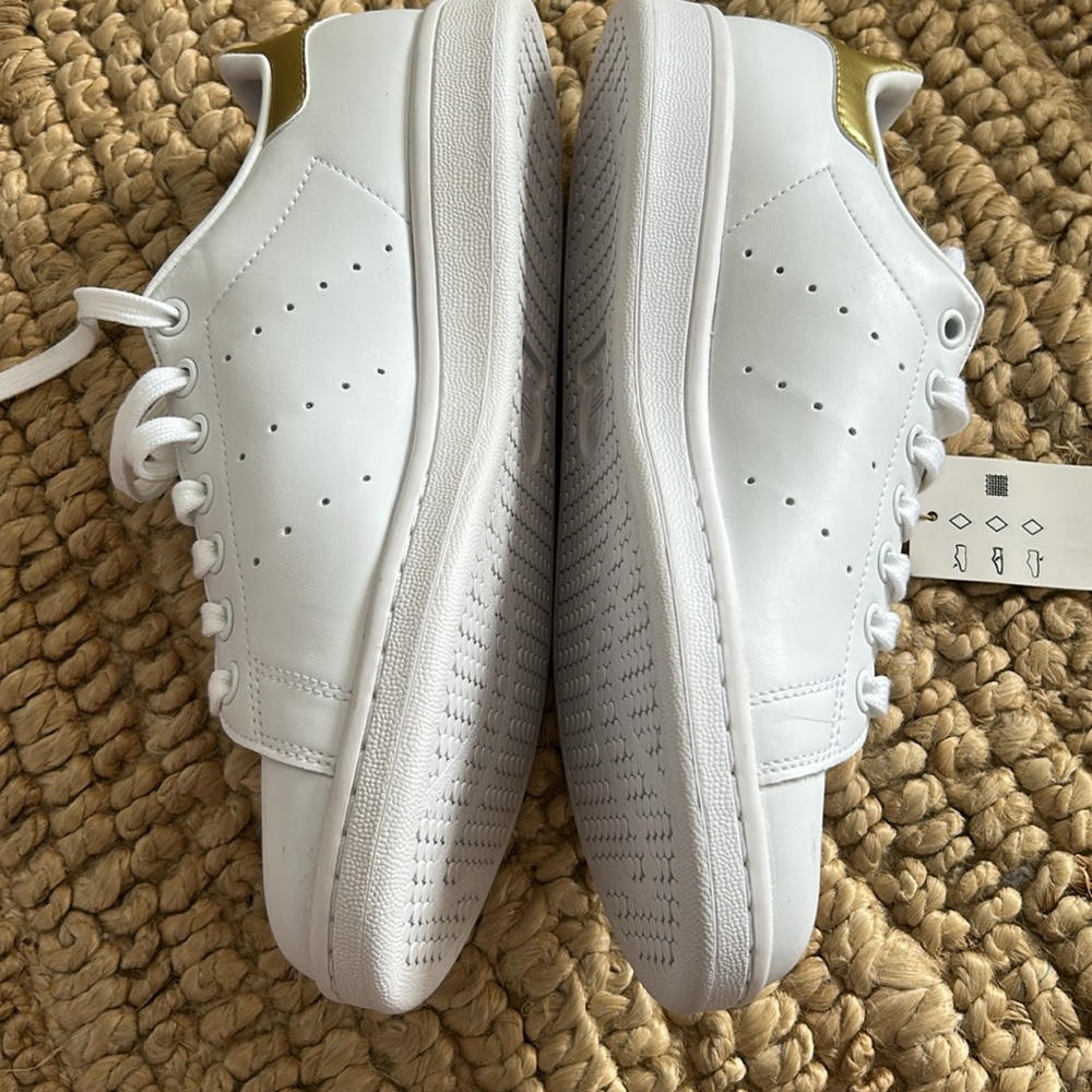 adidas Stan Smith White Gold Metallic shoes women’s size 9 - Picture 9 of 10